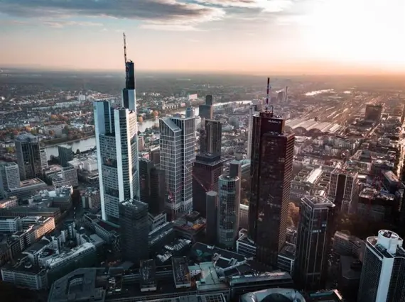 Frankfurt am Main - Busse und Shuttles - Verkehr - Attraktionen und Sehenswürdigkeiten