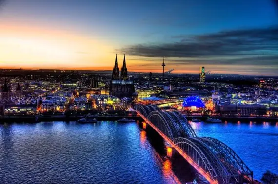 Cologne - Bus et cars - Transports - Attractions - A voir
