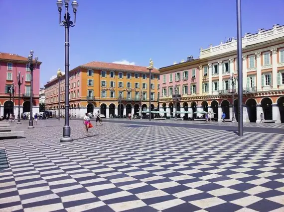 Nizza - Busse und Shuttles - Verkehr - Sehenswürdigkeiten und Monumente