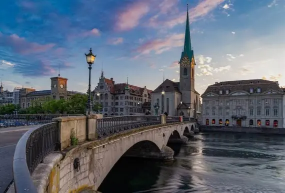 Zürich - Busse und Reisebusse - Verkehr - Attraktionen und Sightseeing